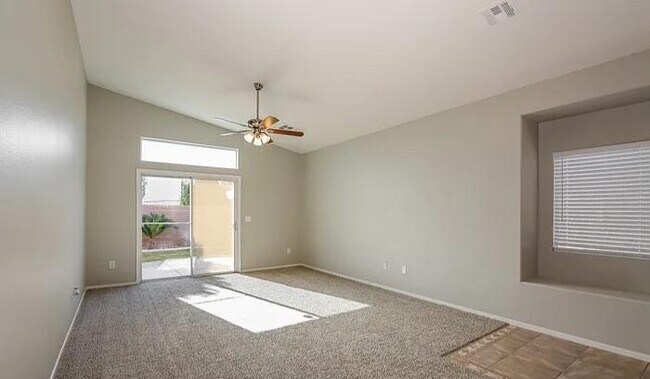 Foto del edificio - 4821 Morning Falls Ave