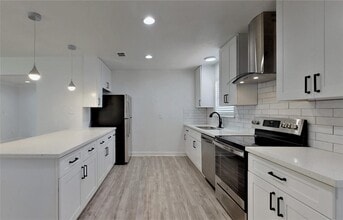 Building Photo - 9023 Dunlap St