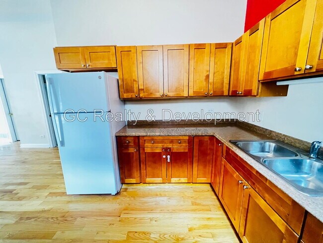Building Photo - 1512 W 17th St