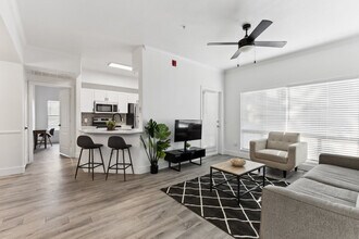 Building Photo - 875 W Pecos Rd