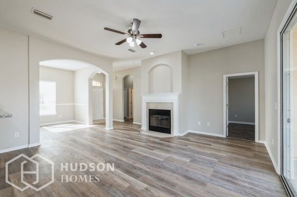 Foto del edificio - SELF TOUR NOW! - 11107 Cherokee Cove Dr, J...