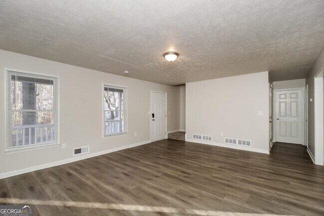 Foto del edificio - 413 Oak Landing Dr