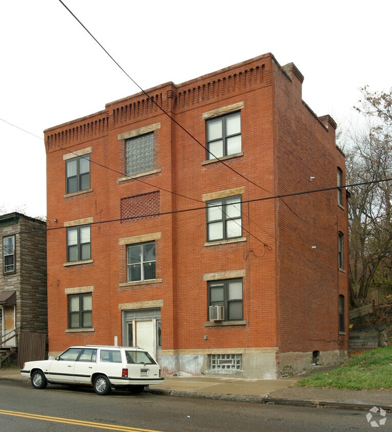 Primary Photo - 2435 Webster Ave