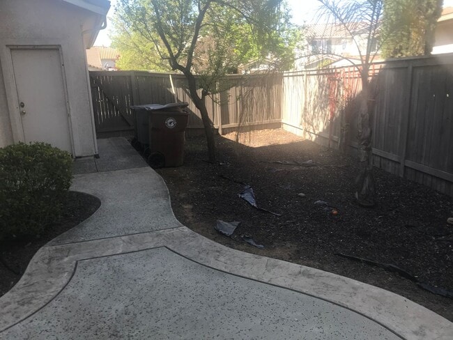 Foto del edificio - 4 Bed | 3 Bath | 2658 SF |Two Story | 3 car garage home | Tenant pays $200 for WS&G