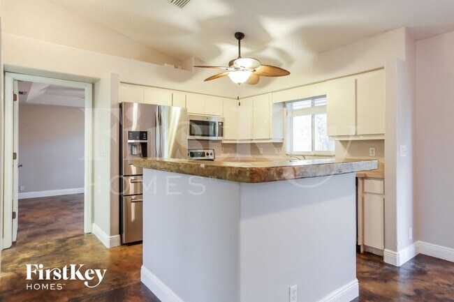 Building Photo - 1009 Lasseter St