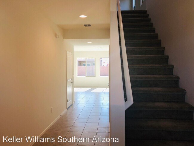 Building Photo - 3 br, 2.5 bath House - 7415 S. Via Casa El...
