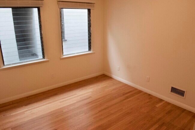Foto del edificio - 338 N Ogden Dr