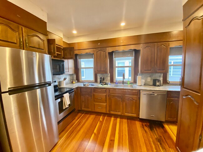 Building Photo - 45 Bowdoin St
