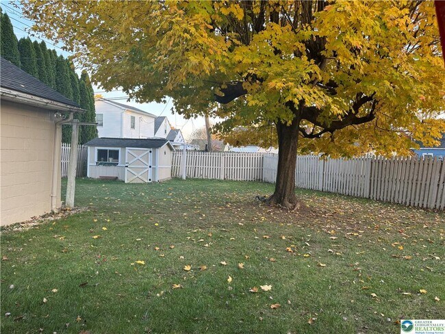 Foto del edificio - 10 Henry Ave