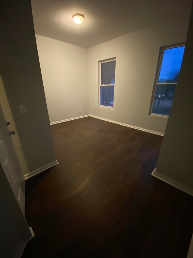 Building Photo - 2903 W Warren Blvd