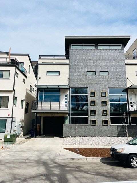 Front - 2730 Decatur St