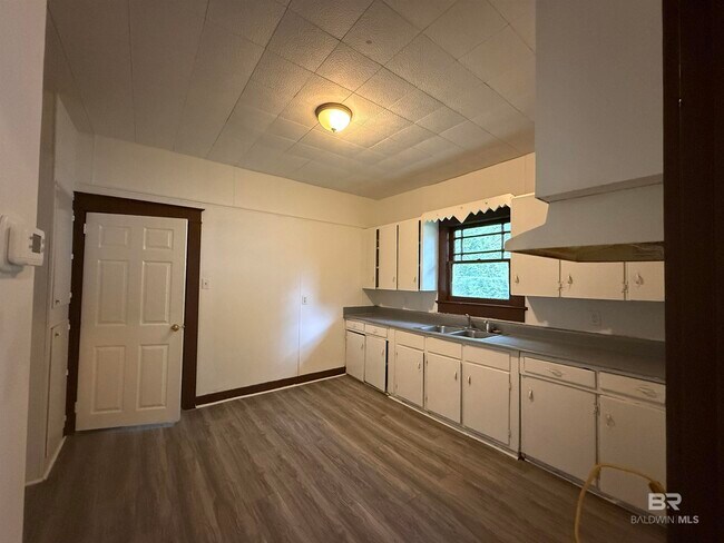 Foto del edificio - 672 Burden St