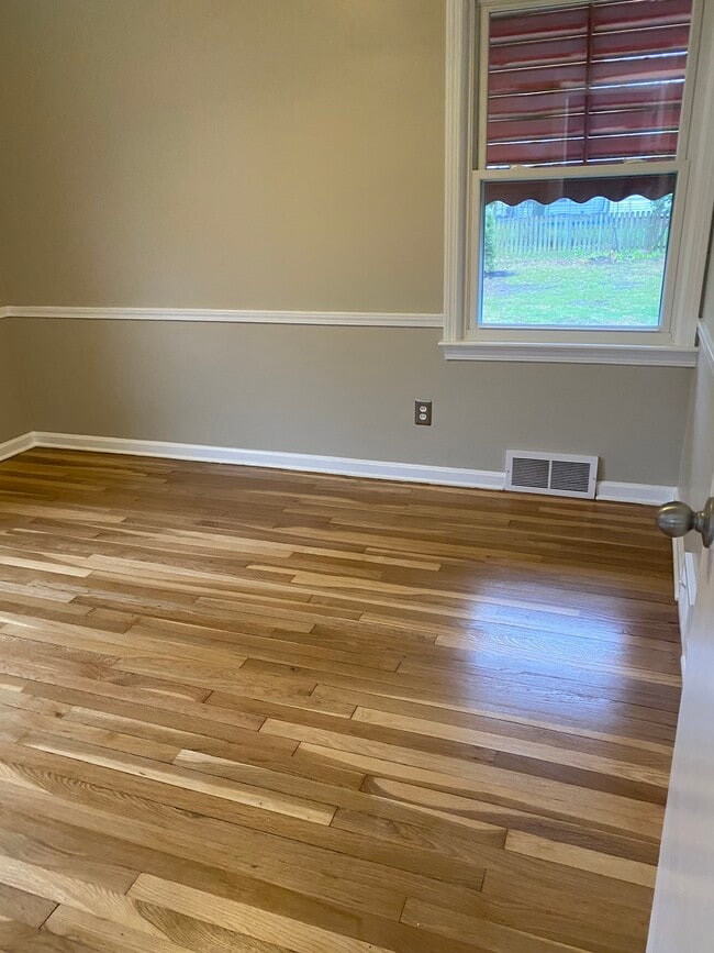 Building Photo - 20185 Bonnie Bank Blvd