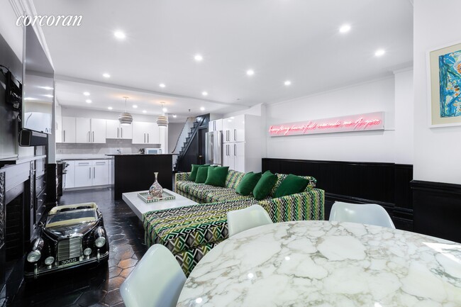 Foto del edificio - 157 E 82nd St