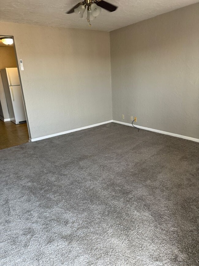 Building Photo - Clean & Updated 1 bedroom  just 1/2 block from SWOSU