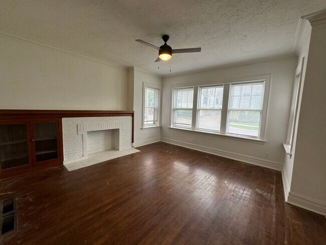 Foto del edificio - 330 E Liberty Dr