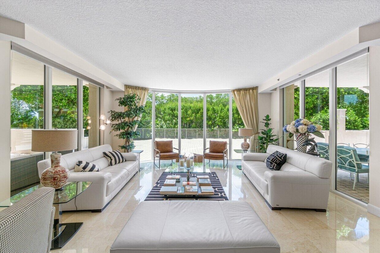Primary Photo - 3720 S Ocean Blvd