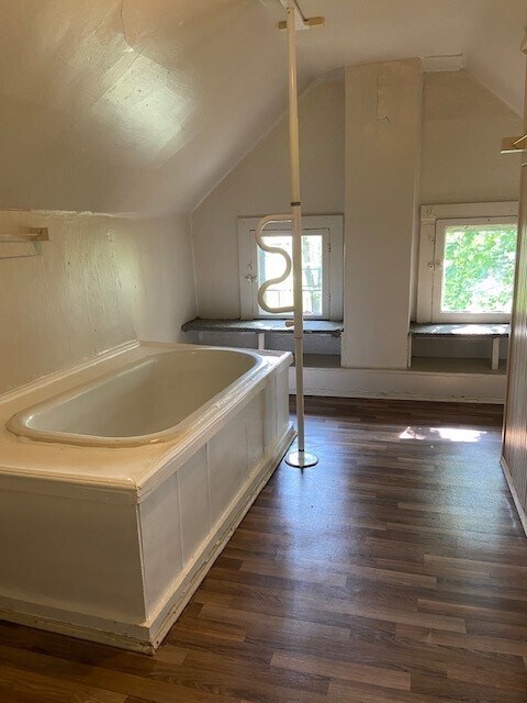 Building Photo - 349 Talbot Ave