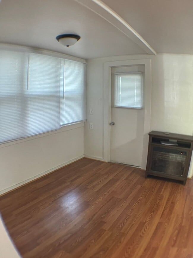 Building Photo - $550 - 1 Bed/ 1 Bath House in Independence