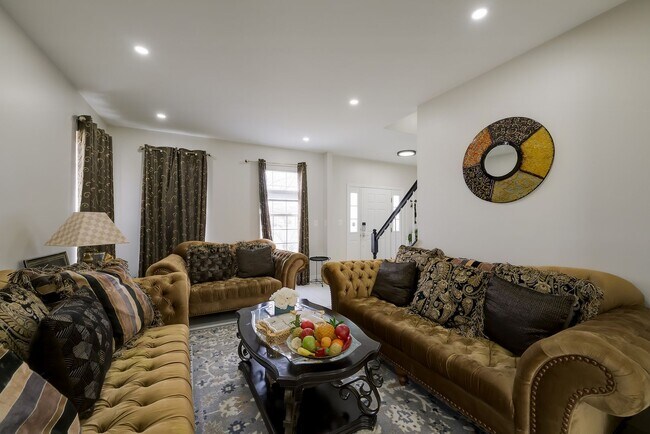 Foto del edificio - Luxurious Single Family Home in Emerald Farm