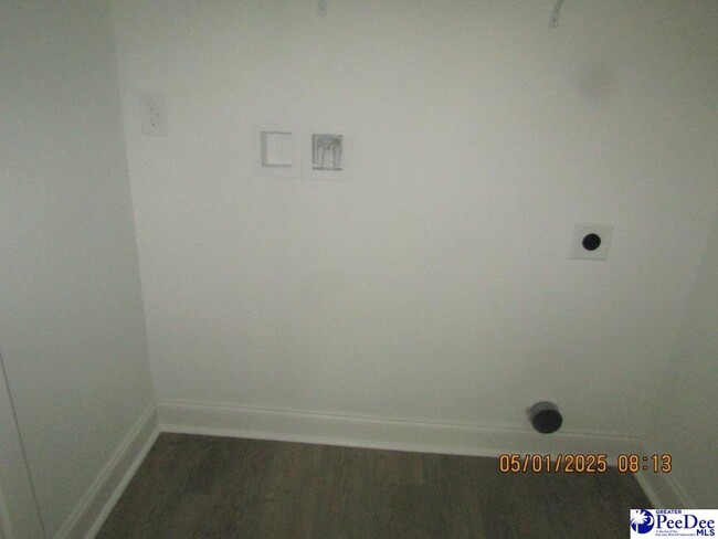 Foto del edificio - 467 3rd Loop Rd