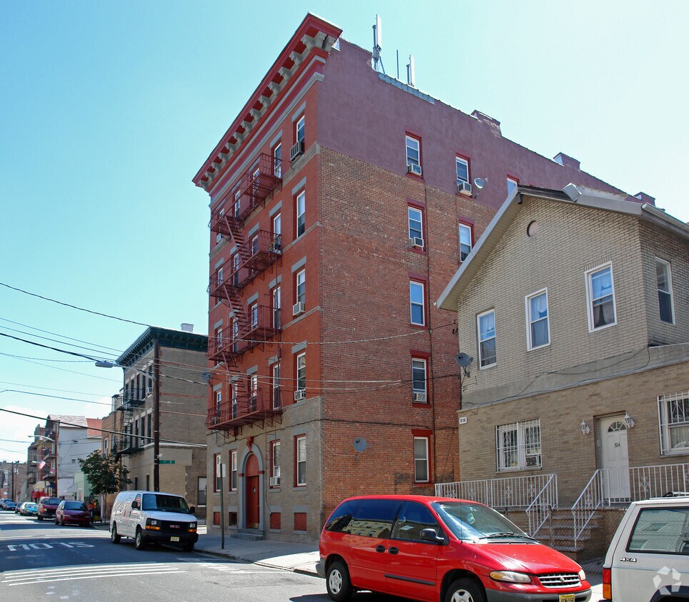 Foto del edificio - 816-818 Bergenline Ave