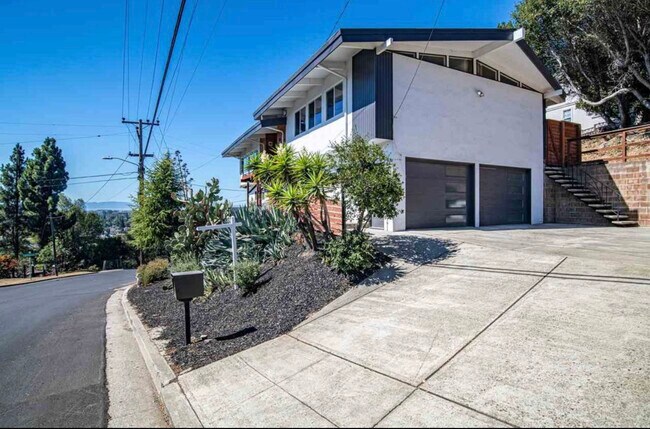 Vista del garaje - 3051 Malcolm Ave