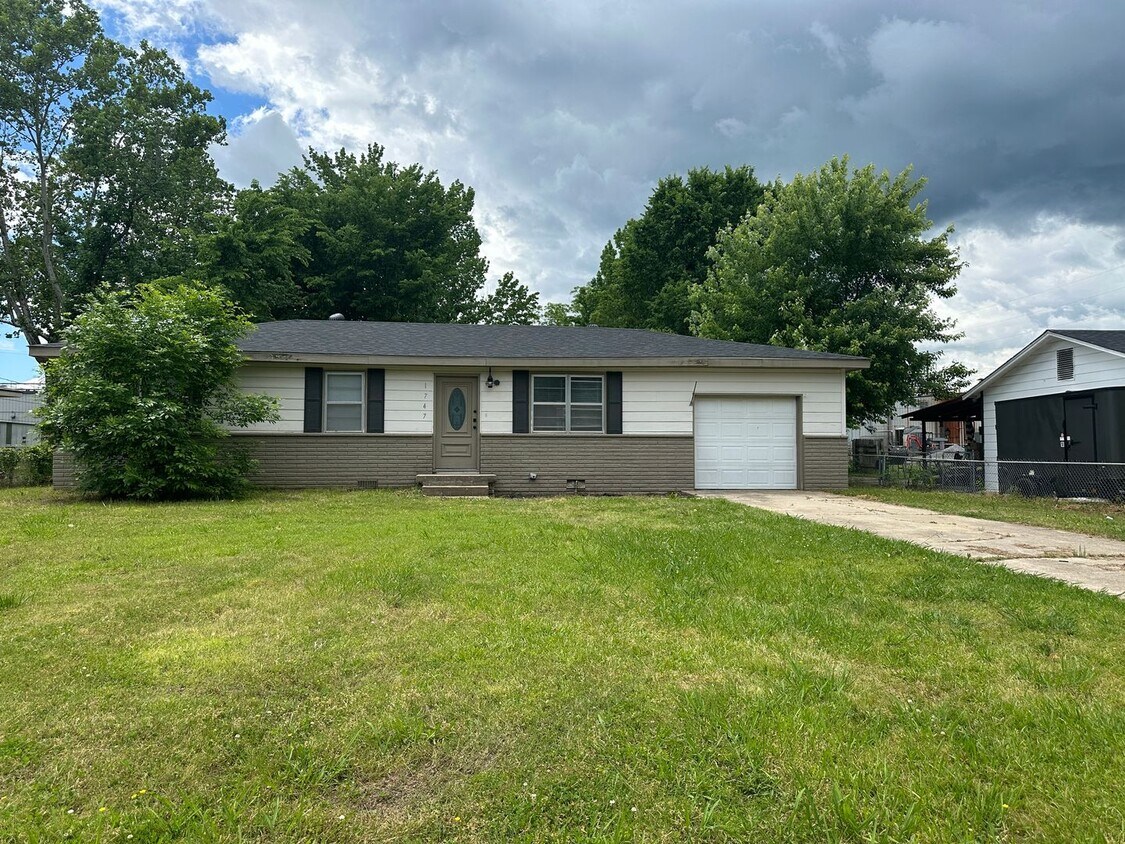 Primary Photo - $1,100.00 MOVE-IN-SPECIAL