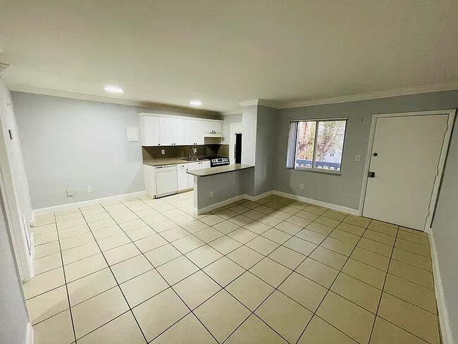 Building Photo - 890 NW 45th Ave