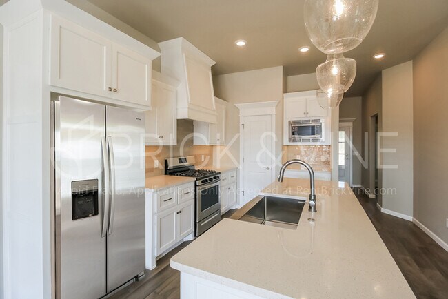 Foto del edificio - Brand NEW home for rent!