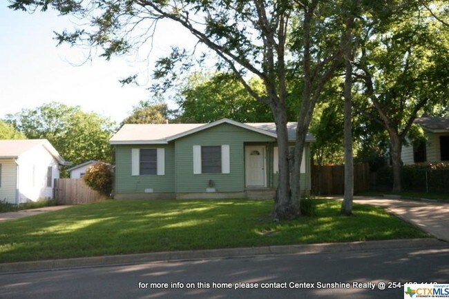 Foto del edificio - 118 E Fowler Ave