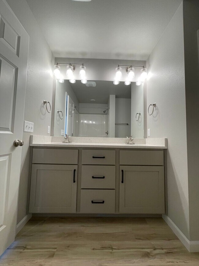 Foto del edificio - 3BR|2.5BA|Over 1,800 Sq Ft Home - First Mo...
