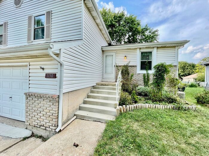 Primary Photo - Great 2 bedroom, 1.5 bathroom duplex in Ol...