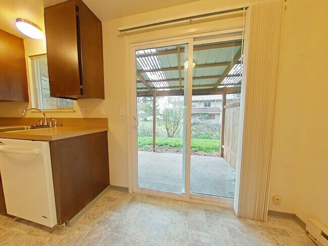 Foto del edificio - 2 Bedroom Apartment ~ Near 9th Street ~ Small Pet Friendly