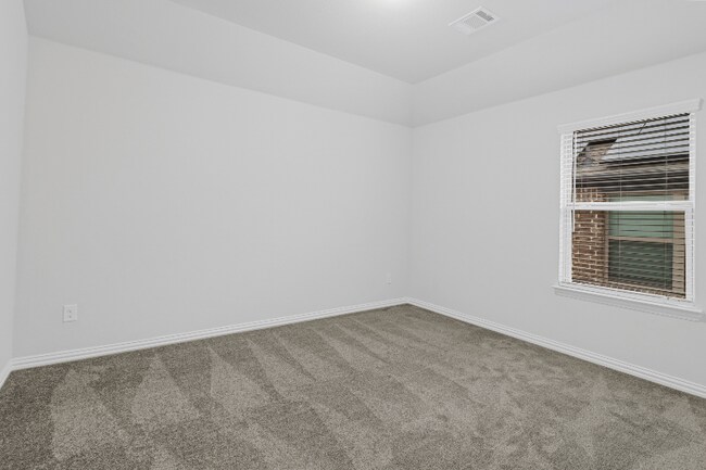 Building Photo - 4861 Purlieu Dr