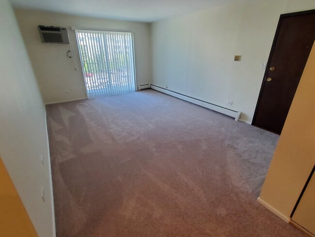 Foto del edificio - 216 Shorewood Dr