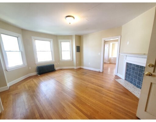 Building Photo - 215 W Elm St
