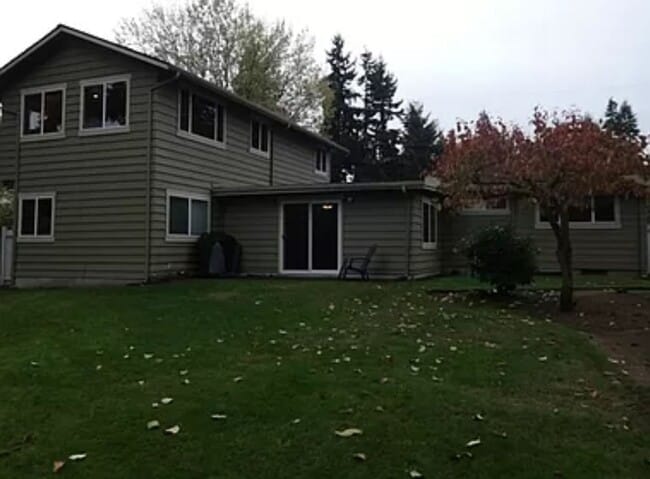 Building Photo - Spacious 4 Bedroom in Desirable Eastgate L...