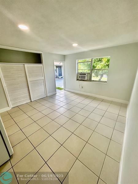 Building Photo - 7311 Venetian St