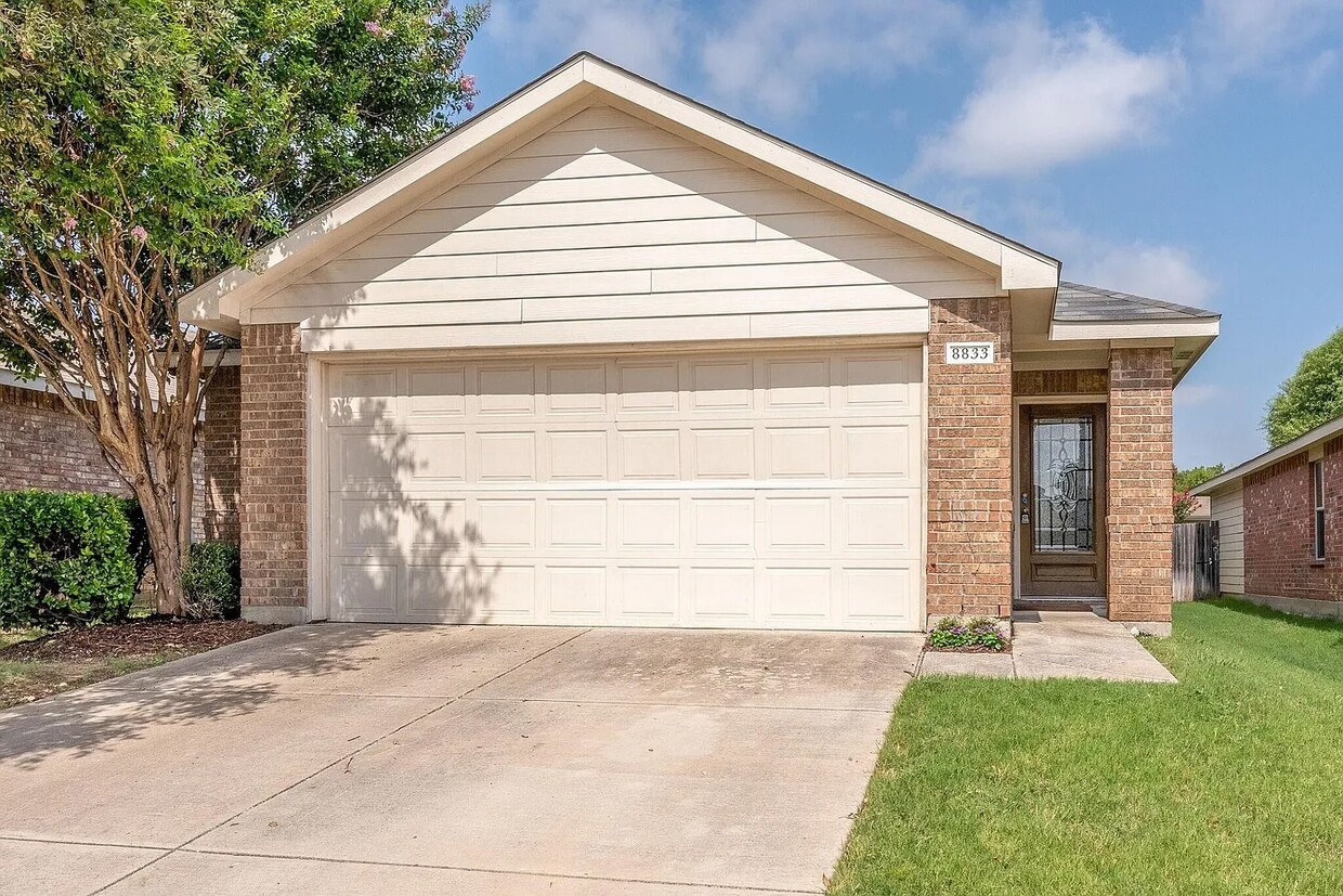 Primary Photo - 8833 Quarry Ridge Trl