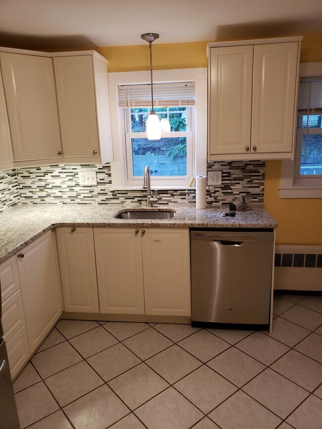 Building Photo - 17 Mangano Ct