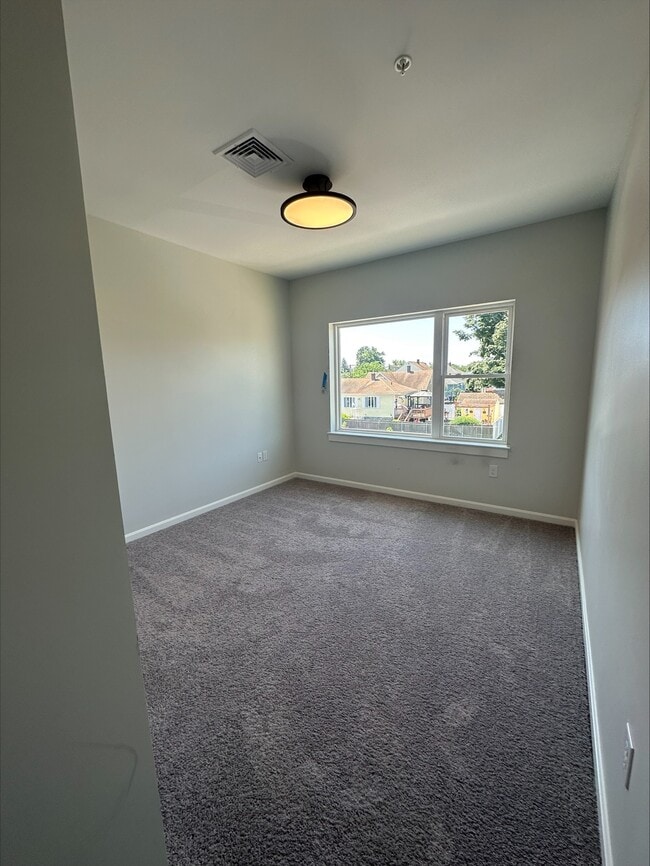 Bedroom - 135 - 153 Waterman Ave