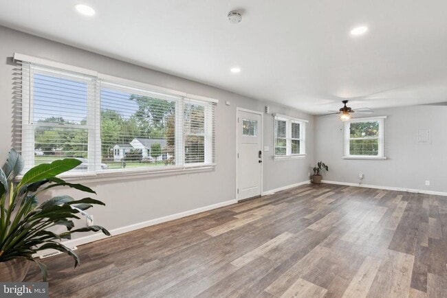 Building Photo - 12 Normandy Dr