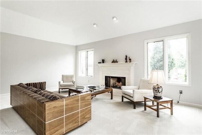 Building Photo - 1 br, 1 bath Condo - 9268 Spring Forest Dr