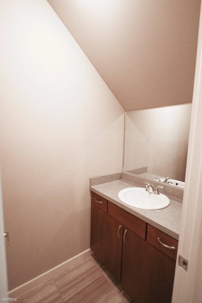 Building Photo - 3 br, 3.5 bath House - 741 N Oakland Ave