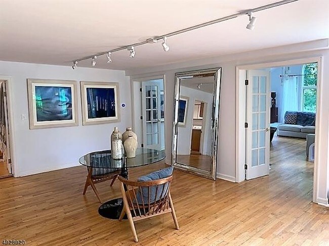 Foto del edificio - 20 Ridge Rd