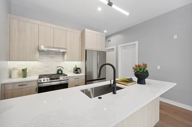 Foto del edificio - 7006 N Glenwood Ave