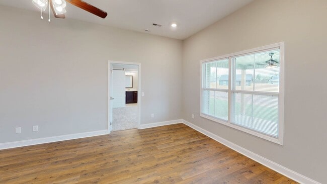 Foto del edificio - Modern 3-Bedroom, 2 Bath Detached Home in ...