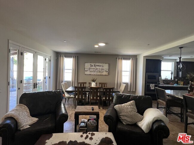 Foto del edificio - 22379 Driftwood Ct