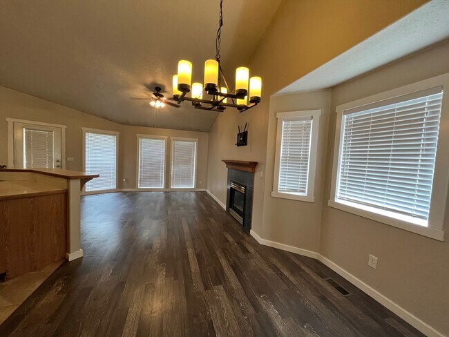 Foto del edificio - 4388 S Danridge Ave